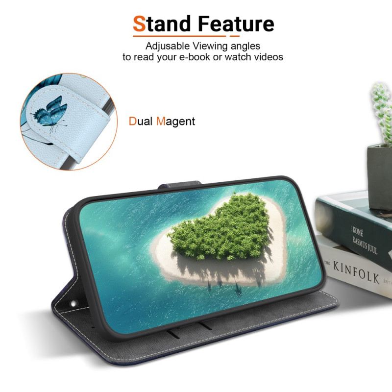 Pillangó És Kék Virágok